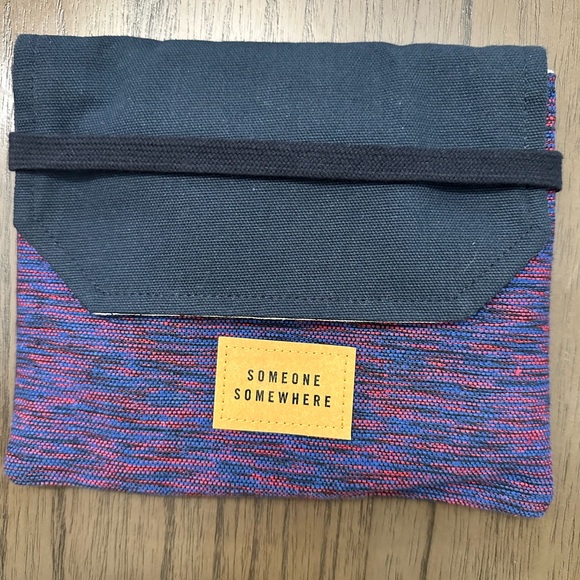 Delta One Someone Somewhere artisan collab travel pouch. - Picture 5 of 5